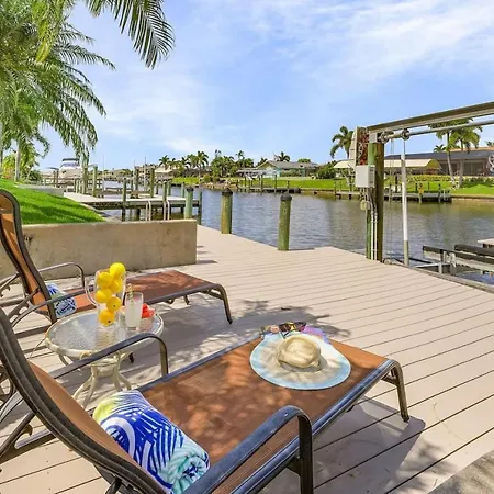 Spacious 3 Bed 2 Bath Pool Home With Boat Lift